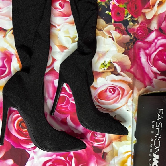 Fashion Nova legging boots - Picture 5 of 5